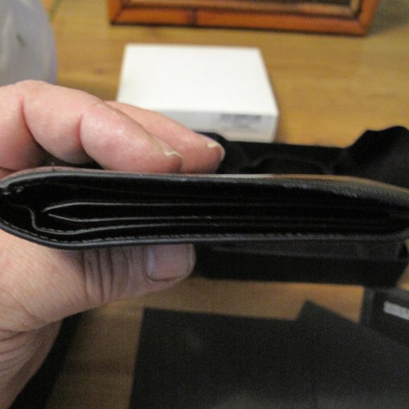 ST Dupont Men's Wallet with Authenticity Certificate and original packag… - Picture 13 of 16